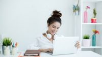 Bekerja dari rumah? Gunakan 6 tips berikut untuk video call yang lebih baik