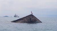 Kapal Patroli Kemenhub Amankan Kapal Nelayan Terbalik di Selat Singapura