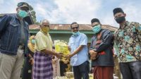 Plt Gubernur Nova Salurkan Bantuan APD untuk Rumah Sakit Rujukan Covid-19