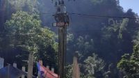 Apriandi Warga Batang Palupuh Agam, Keluhkan Tiang Gardu PLN  Berada di Depan Rumahnya