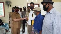 Wakil Bupati Lingga Serahkan BTT Tahap II