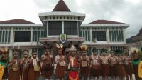 Kenakan Busana Adat Kaimana, Forkopimda Kaimana Ikut Hadir di Upacara HUT RI ke-75 Tahun di Istana Negara Secara Virtual