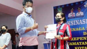 Rudi Tinjau Vaksinasi 1.224 Guru Kota Batam