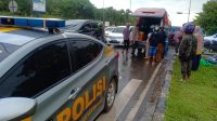 Patroli Batara Biru Polsek Kawasan Pelabuhan Batam Bantu Dua Sepeda Motor Laka Lantas