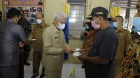Dikantor Camat Kisaran Timur, Bupati Asahan Salurkan Kepada Kaum Dhuafa