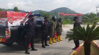Antisipasi Penyebaran Covid-19, Satbrimob Polda Kepri Lakukan Penyemprotan Desinfektan