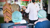 President Jokowi Says Jakarta Must Provide 100,000 Doses of Vaccine Per Day
