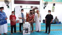 Ketua DPRD Babel Herman Suhadi Santuni Bantuan di Masjid Ar – Rahman