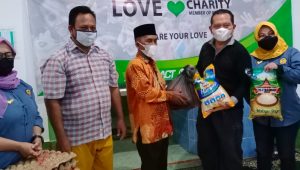 Love Charity Member Of Perwara Berbagi Donasi Kepada Penduduk Pulau Lance