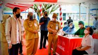President Jokowi Calls on Regional Governments, TNI, Police to Intensify Vaccination Drive