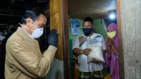 President Jokowi Distributes Food Assistance, Medicines for People Affected by Pandemic