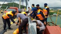 Tim SAR Brimob Polda Kepri Evakuasi Temuan Mayat di Jembatan 1 Barelang