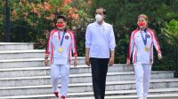 President Jokowi Presents Awards to 2020 Tokyo Olympic Athletes
