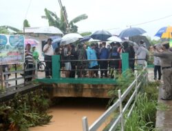 Gerak Cepat, Rudi Keliling Langsung Tinjau Titik Banjir