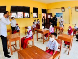 Presiden Jokowi Tinjau Vaksinasi dan Resmikan Renovasi SDN 3 Nglinduk