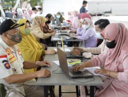 Amsakar dan 600 Pegawai Pemko Batam Divaksin Booster di Dataran Engkuputri Batam