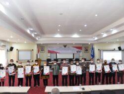 Wali Kota Pangkalpinang Beri Penghargaan Kepada 17 OPD Inovatif