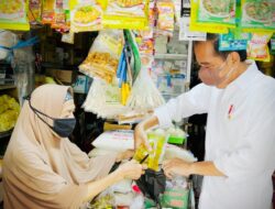 President Jokowi Checks Availability of Cooking Oil in Several Locations in Yogyakarta