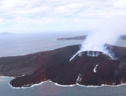 BNPB Urges Regional Gov’t to Raise Alertness Following Anak Krakatau Eruption