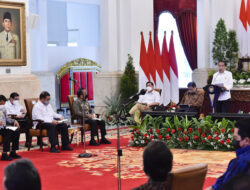 President Jokowi Orders Cabinet Members to Make Effective Policies Amid Commodity Price Rise