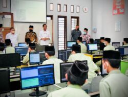 President Jokowi Lauds API Boarding School for Setting Good Example in Health Protocols Compliance