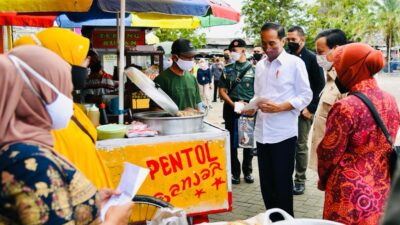 President Jokowi: Cooking Oil Cash Assistance Distribution Runs Well