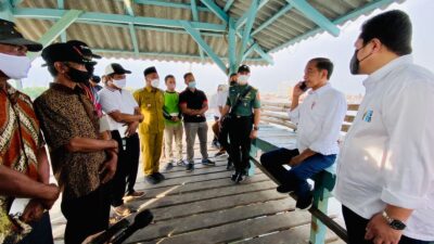 President Jokowi Responds to Concerns of Fishers in Gresik