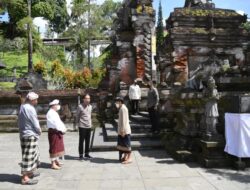 President Jokowi Visits Bali’s Tirta Empul Temple
