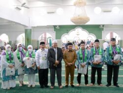 Pelepasan Jamaah Haji, Molen Minta Doakan Agar Menjadi Pemimpin yang Amanah dan Bermanfaat