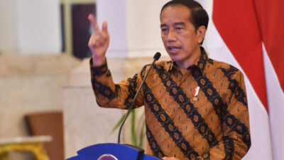 President Jokowi Urges Officials to Brace for Global Uncertainty