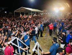 President Jokowi Attends Concert in Ende with Locals
