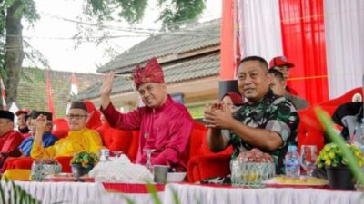 Perdana Pasca Pandemi Covid-19, Wali Kota Molen Antusias Bersamai Ratusan Peserta Dan Ribuan Penonton Karnaval HUT-RI Ke-77