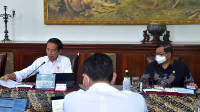 President Jokowi Leads Meeting on National Strategic Project Evaluation