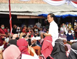 Serahkan Bansos di Pasar Toboali Bangka Selatan, Presiden: Gunakan untuk Penuhi Gizi Anak