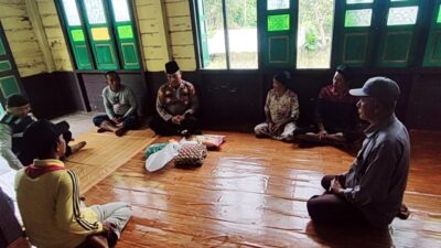 Siswi SD Penderita Penyakit Jantung di Desa Kedabu Rapat dapat Bantuan dari Polsek Rangsang