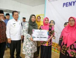 Gubernur Serahkan Bantuan Sembako Untuk Keluarga DTKS Kabupaten Bintan