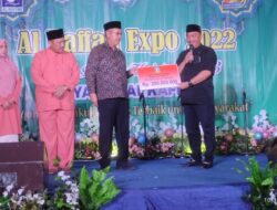 Mas Iik Serahkan Hibah Bansos Ke Yayasan di Batam