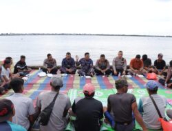 HUT ke-72 Polairud, Kapolres Meranti Salurkan Bansos dan Dengarkan Curhat Nelayan Kecil