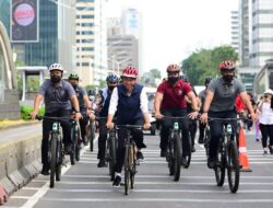 Menggunakan Sepeda Bambu, Presiden Gowes Ke Kawasan CFD