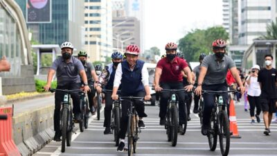 Menggunakan Sepeda Bambu, Presiden Gowes Ke Kawasan CFD