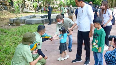Manfaatkan Cuti Bersama, Presiden Ajak Cucu Jalan-Jalan