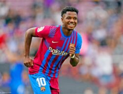 Barcelona Bantah Kabar Akan Jual Ansu Fati