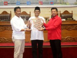 Rapat Paripurna di DPRD Kota Batam, Rudi Sampaikan LKPj Tahun 2022