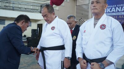 Wabup Taufik Terima Sabuk Hitam di Kejuaraan Karate INKANAS Se- Sumatera Pantai Timur