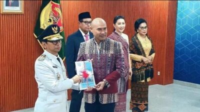 Penyerahan Memori Gubernur NTT Kepada Ayodhia Kalake Pj Gubernur NTT yang Baru