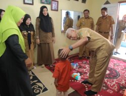 Empat Anak Stunting di Asahan Terima Bantuan Makanan Tambahan Dari Bupati Surya