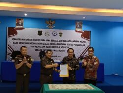 Kajati Kepri Menyaksikan Penyerahan Hibah 1 Unit Kapal, Barang Rampasan Kejari Batam