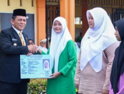 Gubernur Ansar Serahkan KTP-El kepada Siswa, Upaya Wujudkan Satu Data dan Penuhi Hak Konstitusi