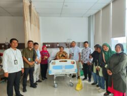 Kepala BPJSTK Batam Sekupang Kunjungi Peserta Kecelakaan Kerja