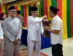 Sekda Kota Batam Berikan Bantuan Alat Musik dan Seragam kepada Yayasan